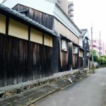 旧家の蔵と、西院・春日神社（さいいん・かすがじんじゃ）Saiin Kasuga Shrine